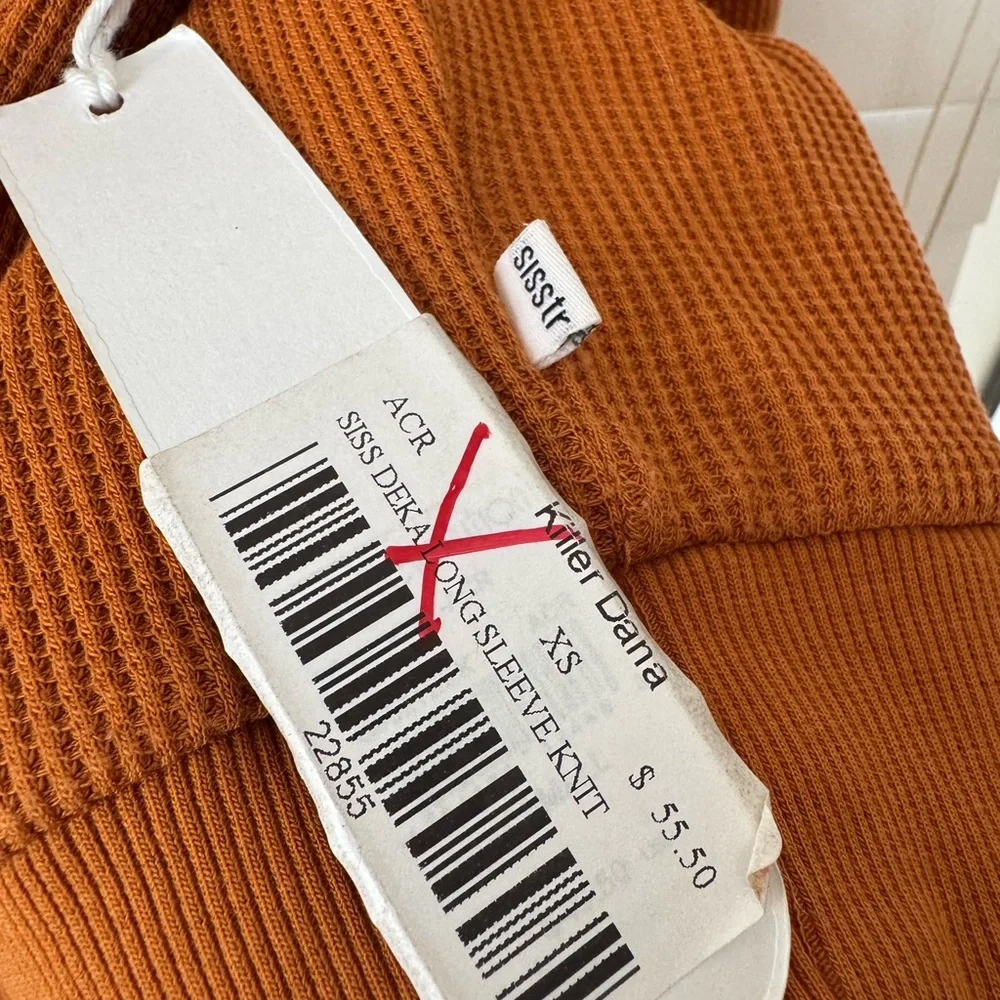 Elegant Rust Ribbed Crop Top - Picture 5 of 5